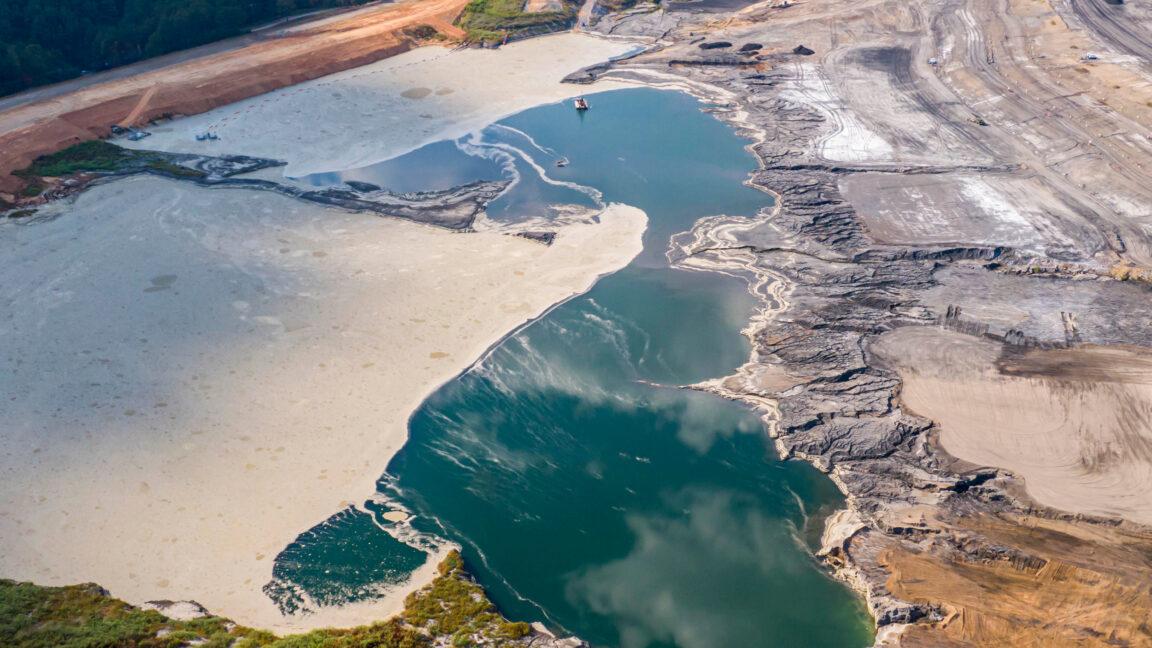 Environmentalists turn out in force to oppose Trump coal ash rollbacks