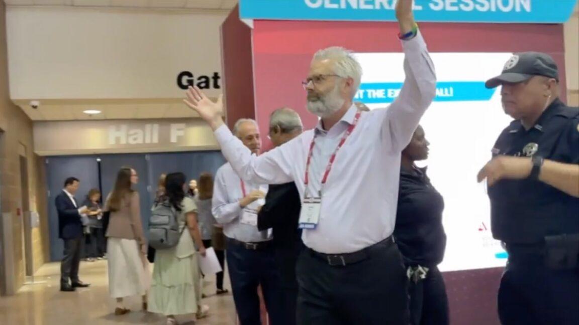Scientists ejected from diabetes conference for distributing journal reprints