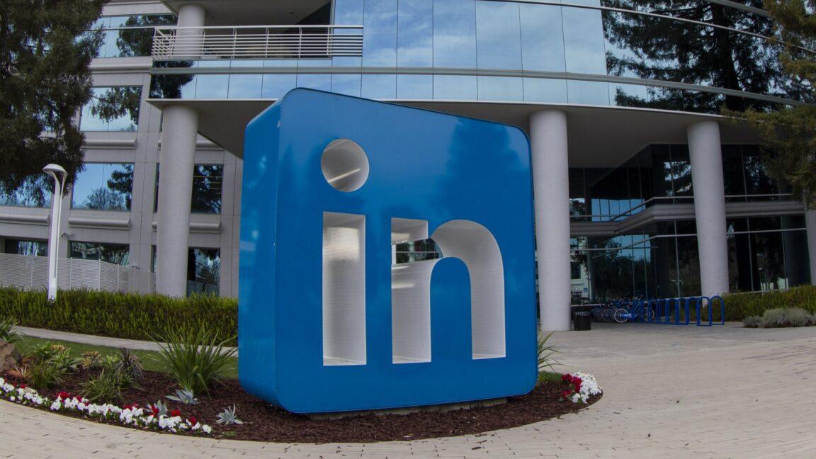 LinkedIn beats "BrowserGate" lawsuits over scanning users' Chrome extensions