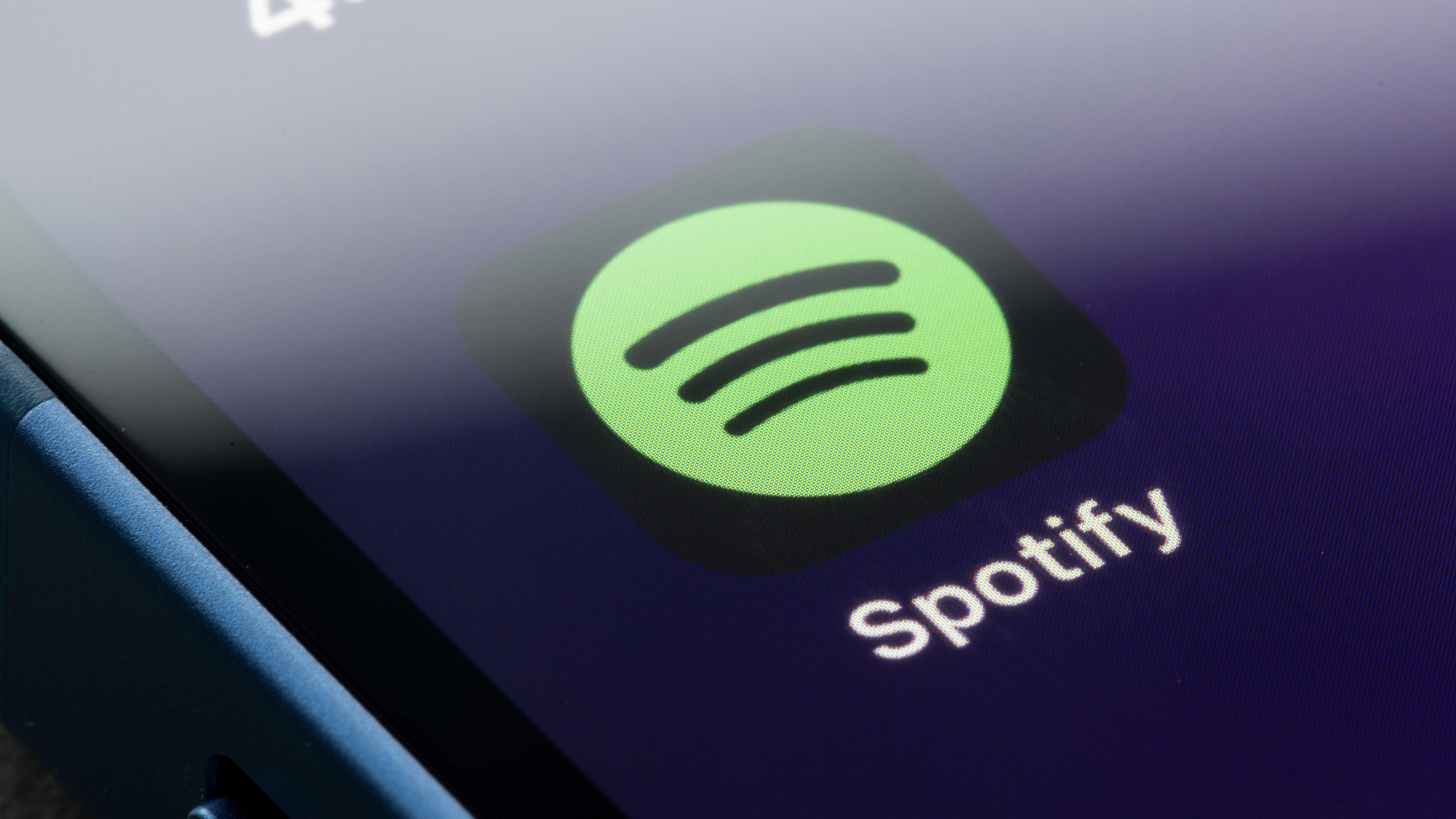 You Can Now Start a Group Chat in Spotify's DMs (for Some Reason)